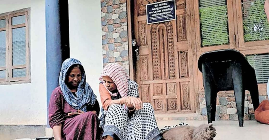 kerala-bankk PM Suhra and her husband's mother Nabeesu. Photo: Manorama Online.