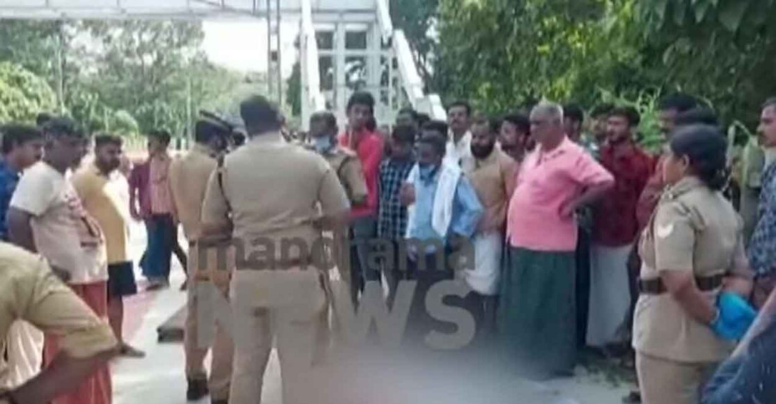 Two people died after they were knocked down by a train at Avaneeswaram station, Kollam.