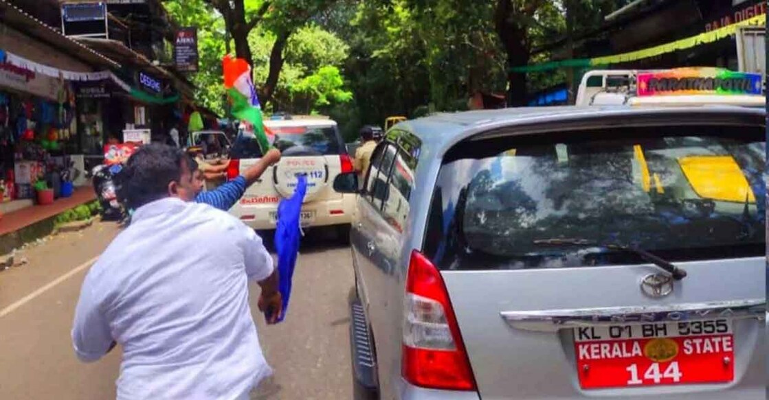 citu-ksrtc-antony-raju When KSRTC union members waylaid Transport Minister Antony Raju in Kozhikode. Photo: Manorama