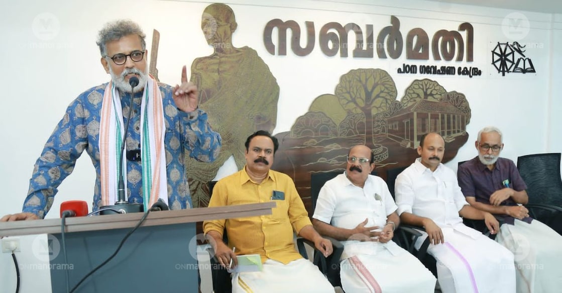 tushar-gandhi Tushar Gandhi, author and great-grandson of Mahatma Gandhi, speaking at the District Congress Committee office in Kochi on Monday, January 16, 2023. Photo: Special Arrangement