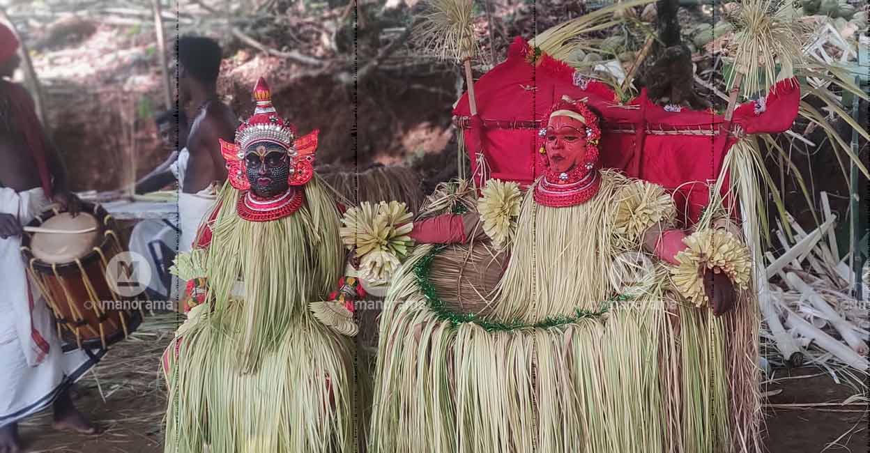 Kallurti and Panjurli (right) theyyam.