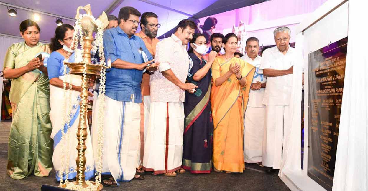 Kerala Chief Minister Pinarayi Vijayan (right) inaugurates the super specialty block of the Alappuzha Medical College Hospital on Saturday. Photo: Facebook/@PinarayiVijayan