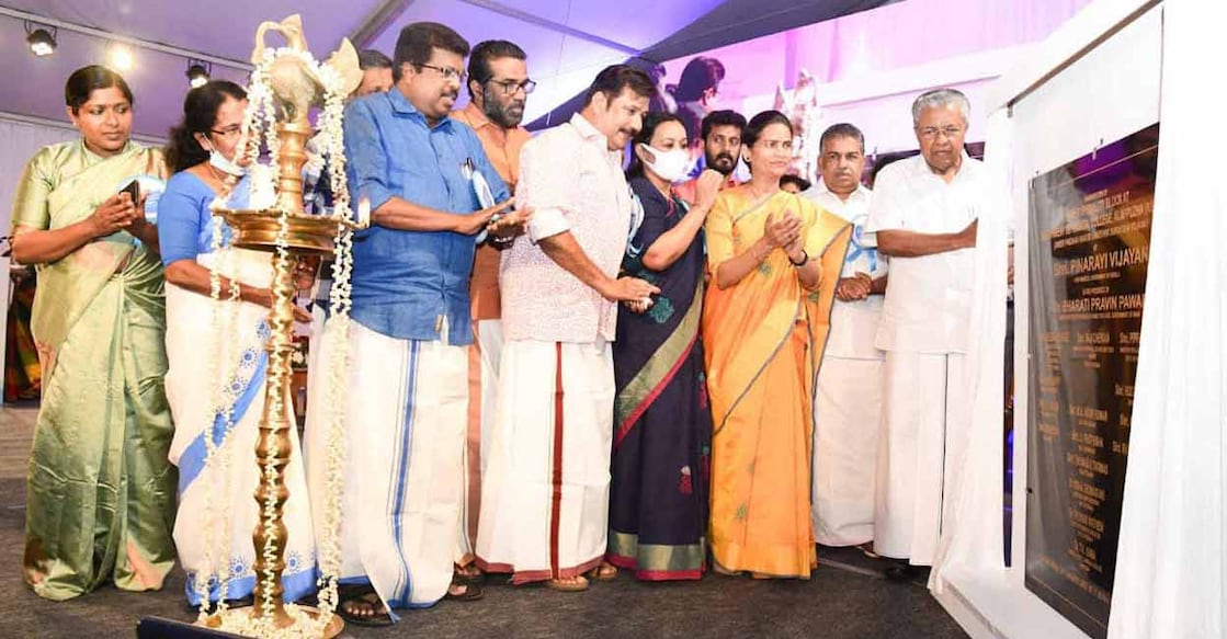 pinarayi-tdmc-inauguration Kerala Chief Minister Pinarayi Vijayan (right) inaugurates the super specialty block of the Alappuzha Medical College Hospital on Saturday. Photo: Facebook/@PinarayiVijayan