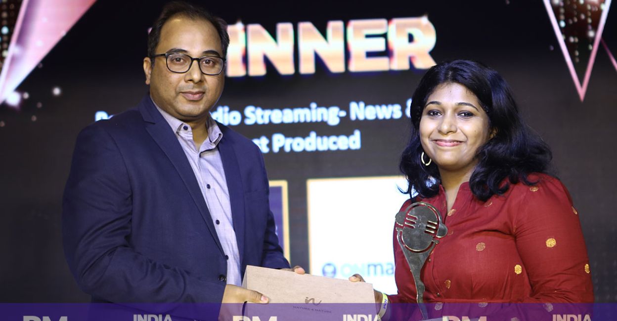 Haritha Sharly Benjamin receives the award at a function in Mumbai on Tuesday. Photo: Special Arrangement
