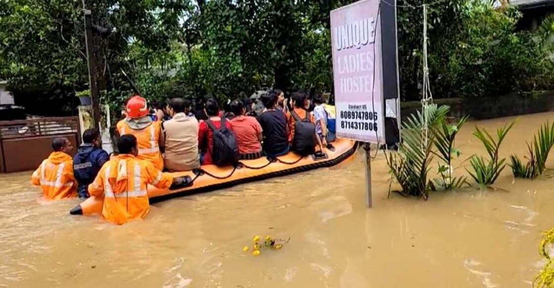Fire Force personnel evacuates stranded people from flood-hit  area of Thiruvananthapuram. Photo: Manorama News