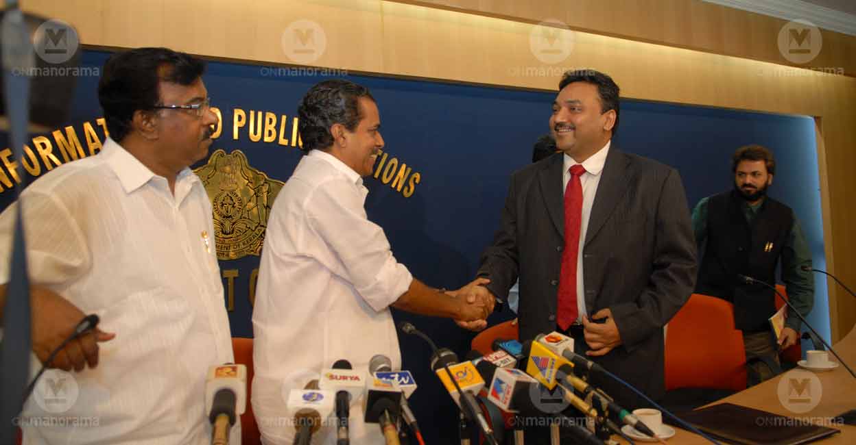 L Madhusoodhana Rao, Chairman of Lanco Kondappally Power Pvt Ltd, Hydrabad, receives the letter of intent (LoI) from Kerala Minister for ports M Vijayakumar for building the Vizhinjam International Transhipment Terminal Port in 2009. File photo: Manorama