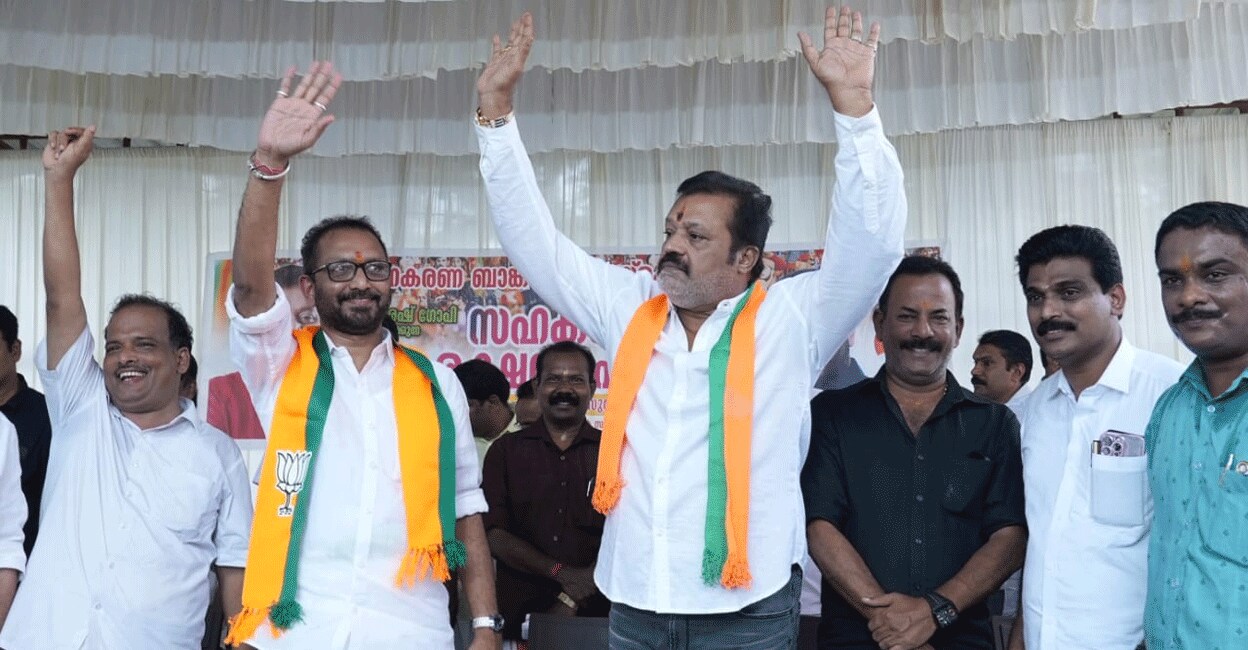 K Surendran and Suresh Gopi waving to BJP supporters before a march from the scam-hit Karuvannur Bank in Thrissur on Monday. Photo: BJP Keralam