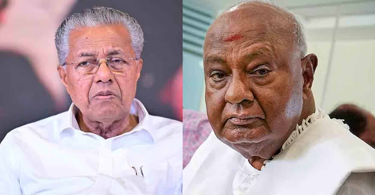 Pinarayi Vijayan, Deve Gowda. Photo: Manorama