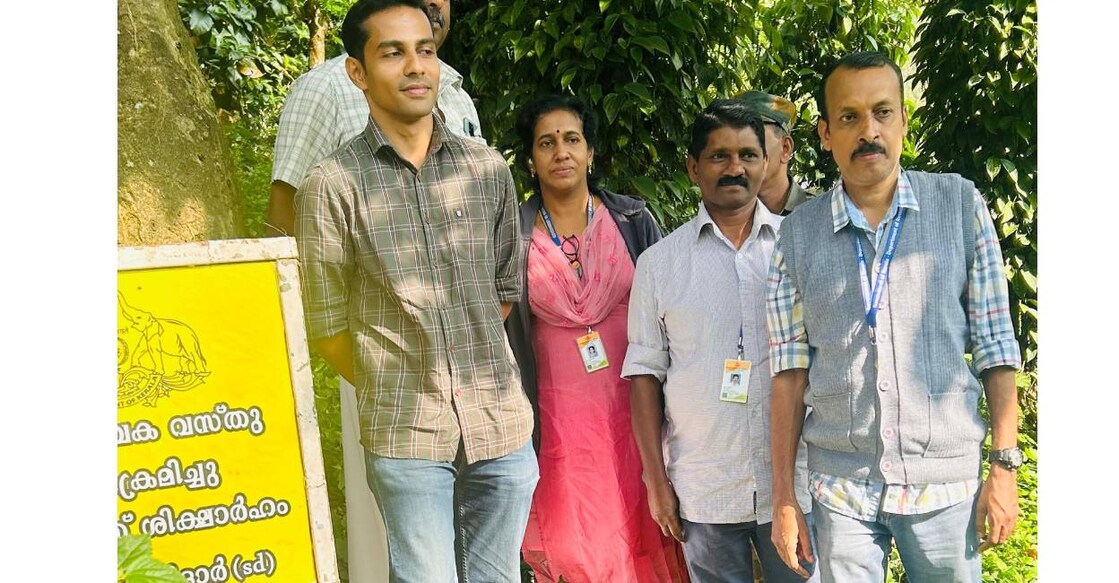 STF members led by sub-collector Arun S Nair and Tehsildar (LR) Seema Joseph at the evicted site near Cement Pala in Chinnakanal on Saturday.  Photo: Special Arrangement