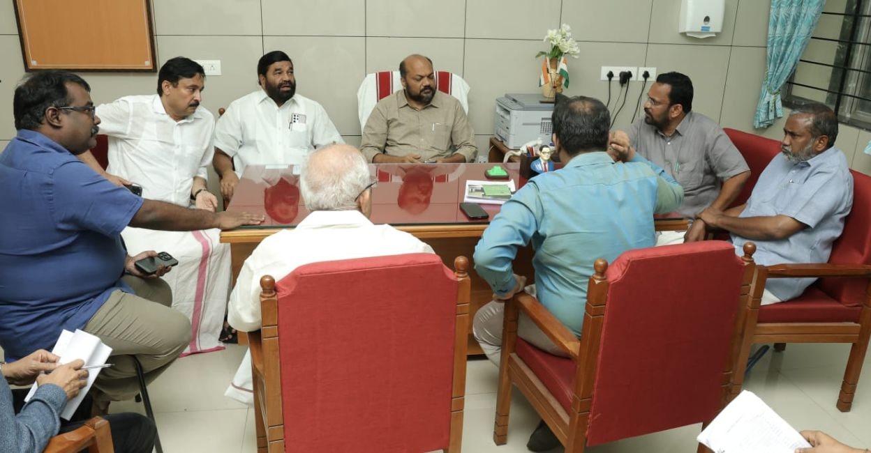 kalamassery-meeting Minister P Rajeeve chairs a meeting at Kalamassery MCH to discuss the situation of the patients. Ministers V Abdurahiman, V N Vasavan, K Rajan, P Prasad, K Krishnankutty, collector NSK Umesh and MCH superintendent Ganesh Mohan attended the meet. Photo: Special Arrangement