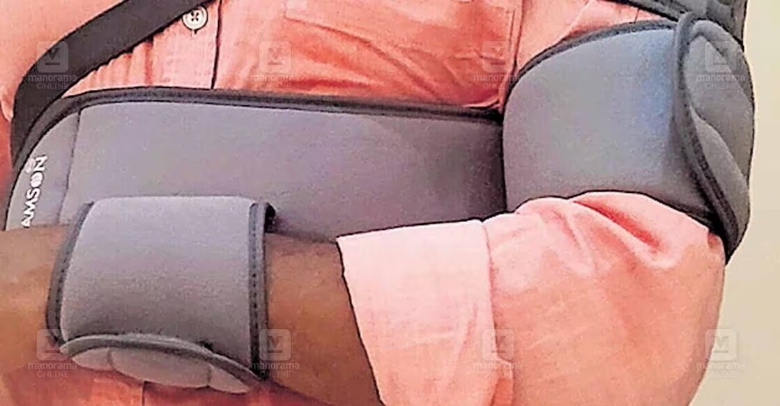 The teacher's arm was injured in the attack. Photo: Manorama Online