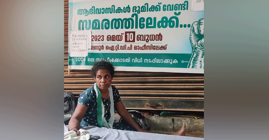 Bindu Vailassery during her hunger strike in front of the ITDP (Integrated Tribal Development Project) office in Nilambur, Malappuram. File photo: Special arrangement