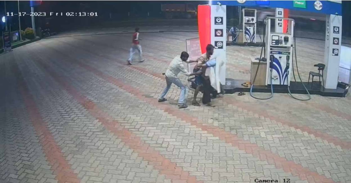 Robbery at  Hindustan Petroleum pump in Mangad, Omassery. Photo: Screengrab/CCTv visuals- Special arrangement