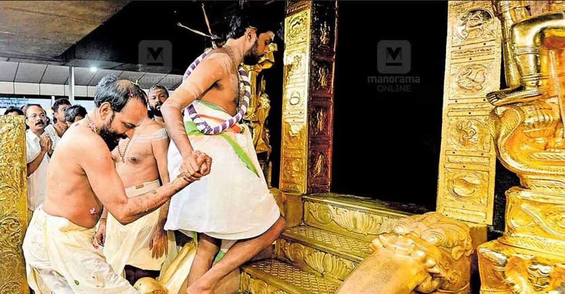 Tantri Kantararu Mahesh Mohanaru leads new Sabarimala chief priest PN Mahesh into the sanctum sanctorum. Photo: Nikhil Raj/Manorama