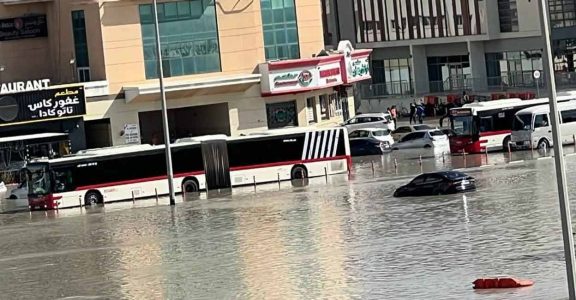 Heavy rain lashes UAE; schools switch to online mode | Dubai Rains ...