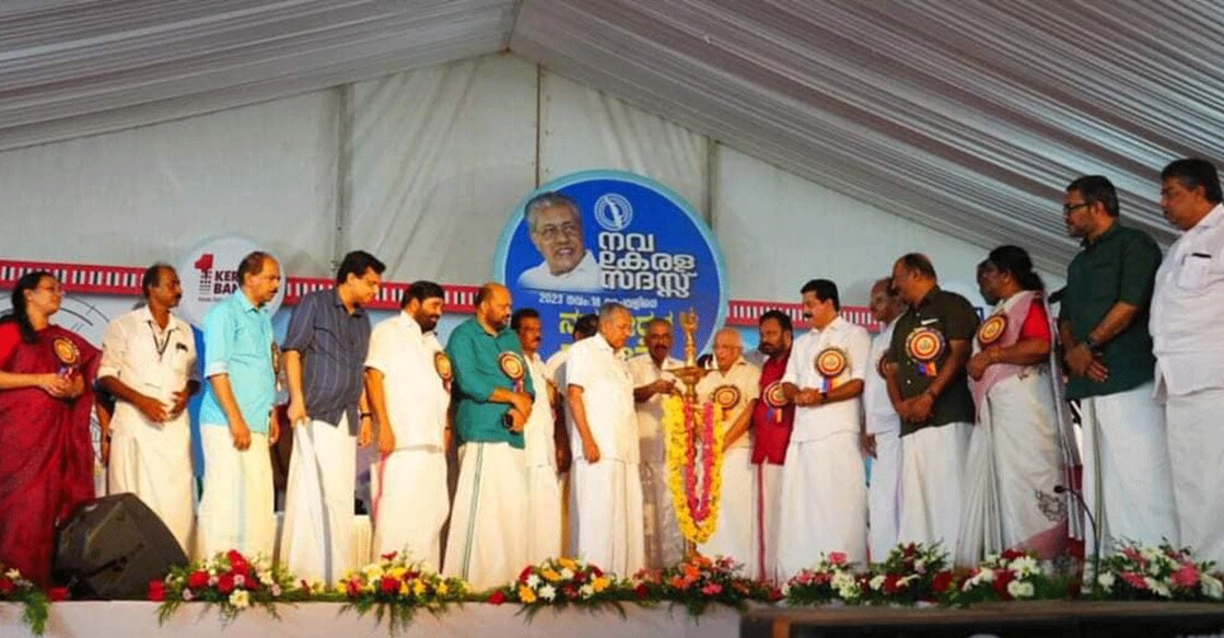Kerala Chief Minister Pinarayi Vijayan and the LDF ministers during the inauguration of Nava Kerala Sadas at Paivalike in Manjeshwar, Kasragod on Saturday. Photo: CPIMKerala