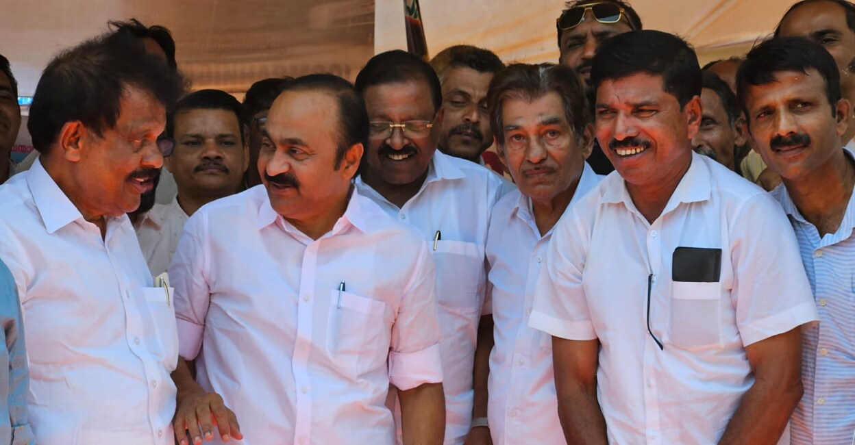 udf-uml Leader of Opposition V D Satheesan, MLA N A Nellikkunnu, and MP Rajmohan Unnithan when they visited the protest tent. Photo: Special arrangements