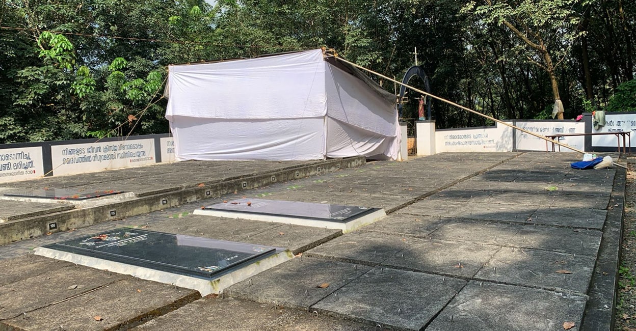 areacode-police-add Makeshift tent on the tomb of Pulikkayil Thomas at St Mary's graveyard in Panampilavil. Photo: Special Arrangement