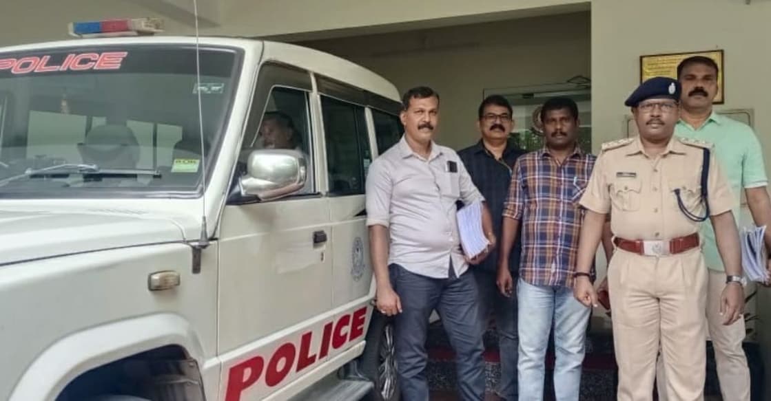 edayapuram-rape-case-chargesheet A police team led by Aluva DySP PA Prasad with the charge-sheet. Photo: Special Arrangement