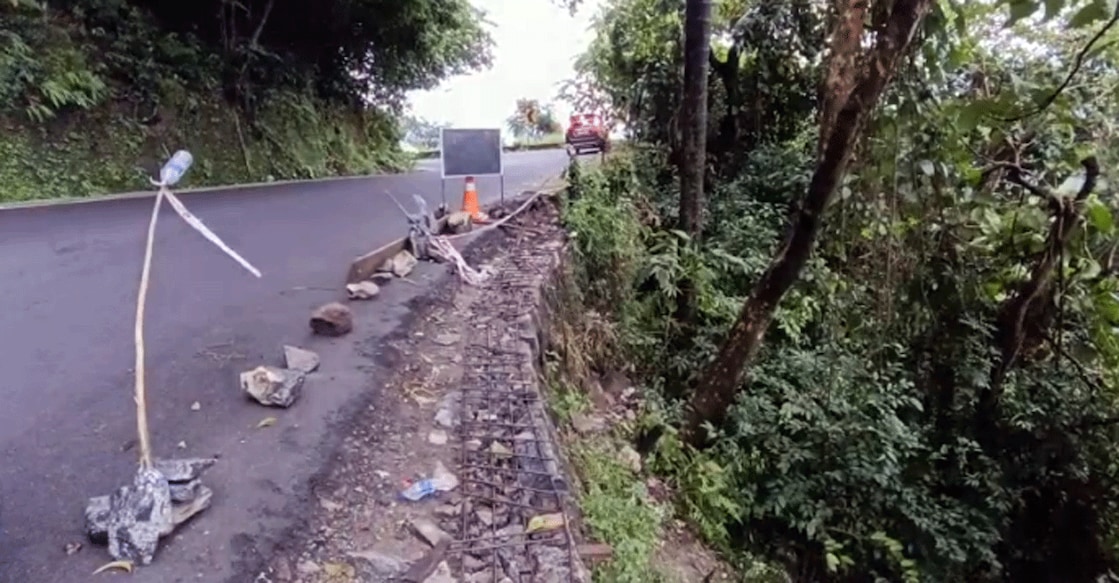 ghat-road-wayanad-accident-spot The critical area, where the sidewall was demolished for approximately 15 meters, lacks proper signage. Photo: Screengrab