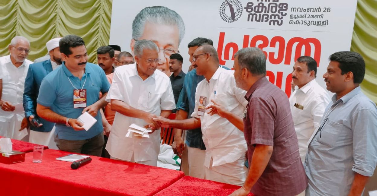 Kozhikode DCC member N Aboobacker greets Chief Minister Pinarayi Vijayan during the breakfast meeting at Omassery. Photo: Special Arrangement
