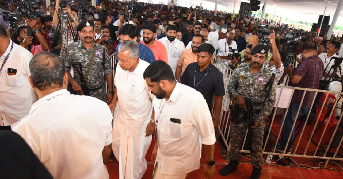 Chief Minister Pinarayi Vijayan reaches Thiruvambadi in Mukkam as part of the Nava Kerala Sadas. Photo: Special Arrangement