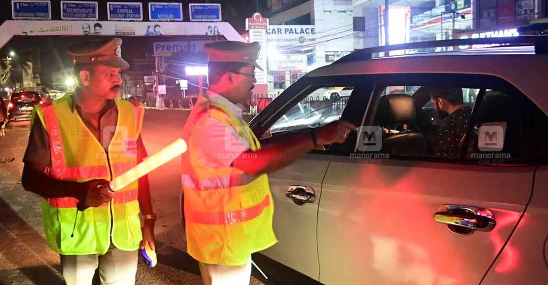 Police checks vehicles after 6-year-old was abducted. File Photo: Manorama