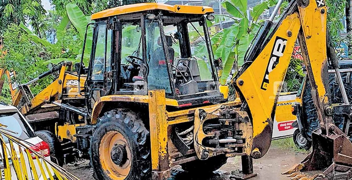 jcb-mukkom-kozhikode The JCB that was abducted from the police station premises. Photo: Manorama Online