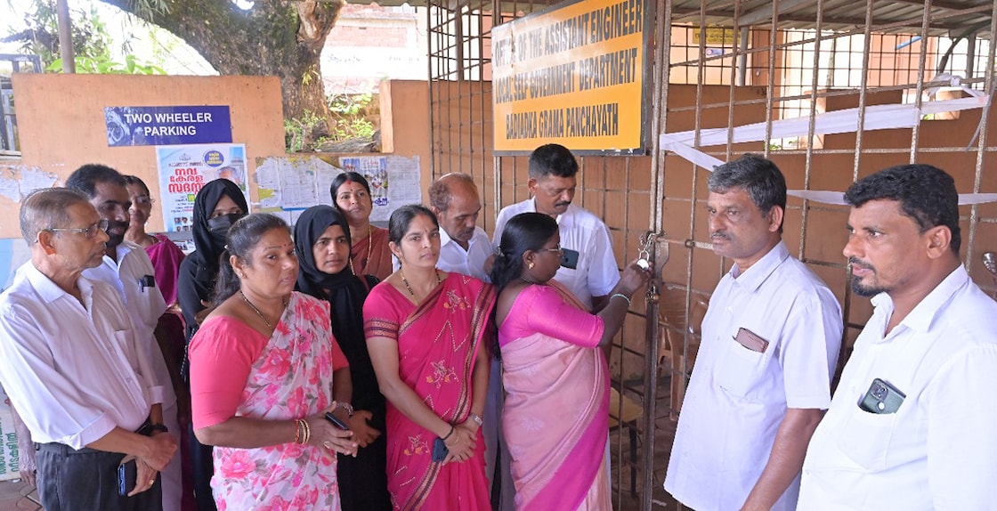 Kasaragod's Badiadka panchayat president Shantha B locking up the office of the Assistant Engineer to protest against the staff shortage in the local body, on Monday. Photo: Akhilesh Nagumugam