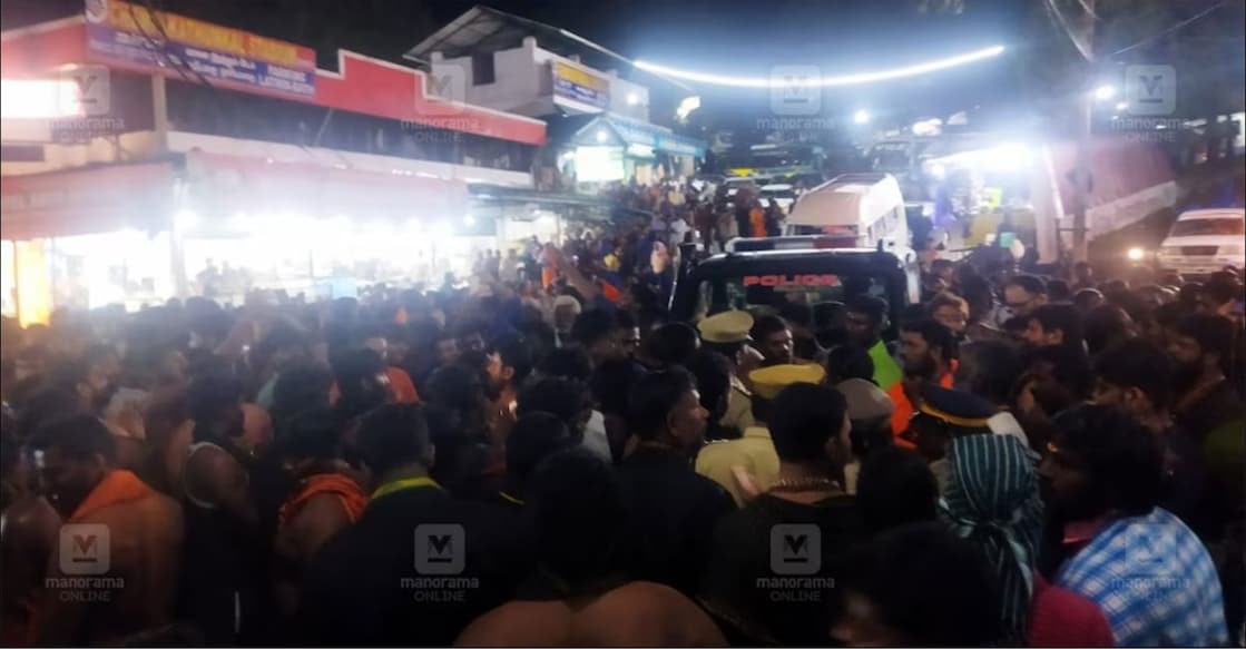 erumeli-protest Sabarimala pilgrims block vehicles at Erumeli. Photo: Manorama
