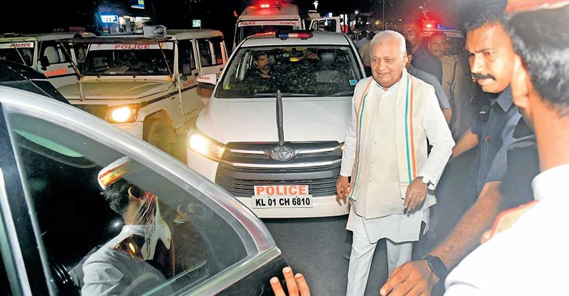 Kerala Governor Arif Mohammed Khan's vehicle was allegedly hit by SFI activists while he was on his way to the Thiruvananthapuram International Airport to leave for Delhi. Photo: Manorama