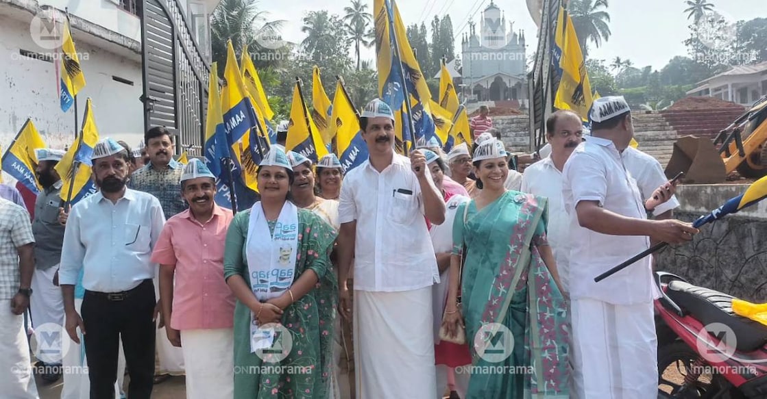 AAP's Beena Kurian take out a victory march in Karimkunnam along with party workers. Photo: Special Arrangement