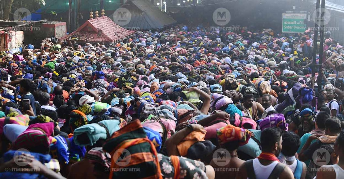 sabarimala-rush Pilgrims' rush at Sabarimala. Photo: Vignesh K/Manorama