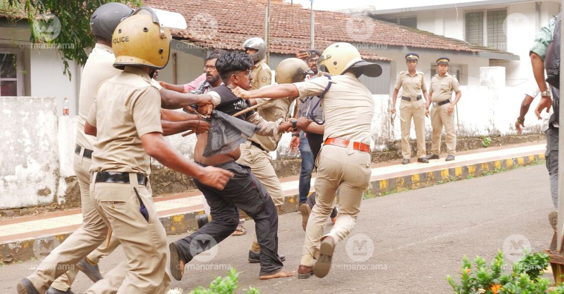 sfi-protest-calicut-governor-3 Police remove an activist of the SFI from the protest site at Calicut University. Photo: Nebula MP