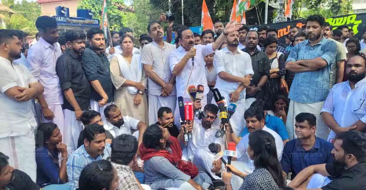 vd-satheesan-youth-congress Leader of the Opposition VD Satheesan, Shafi Parambil and Rahul Mamkootathil participate in the protest against Nava Kerala Sadas. Photo: Manorama Online