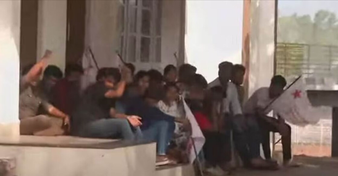 SFI activists protest outside the Senate Hall of Calicut University. Video Grab: Manorama News