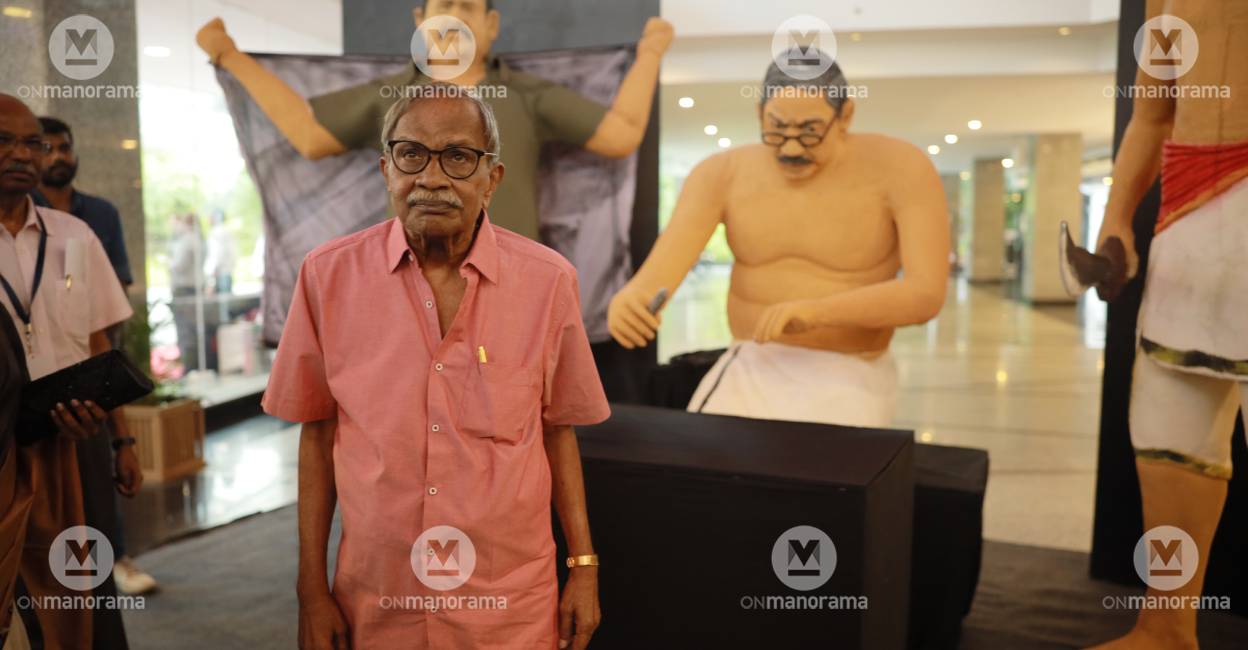 M T Vasudevan Nair near the scupltures that represents characters of his works while attending Manorama Online's 'M T Kaalam- Navathi Vandhanam' in Kochi. Photo: Manorama