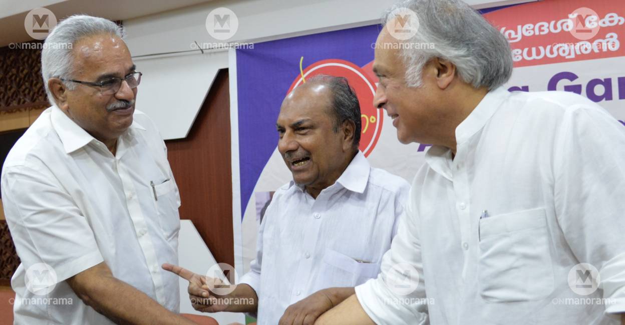 Kanam and AK Antony during the book launch of Jairam Ramesh. Photo: Manorama/ File
