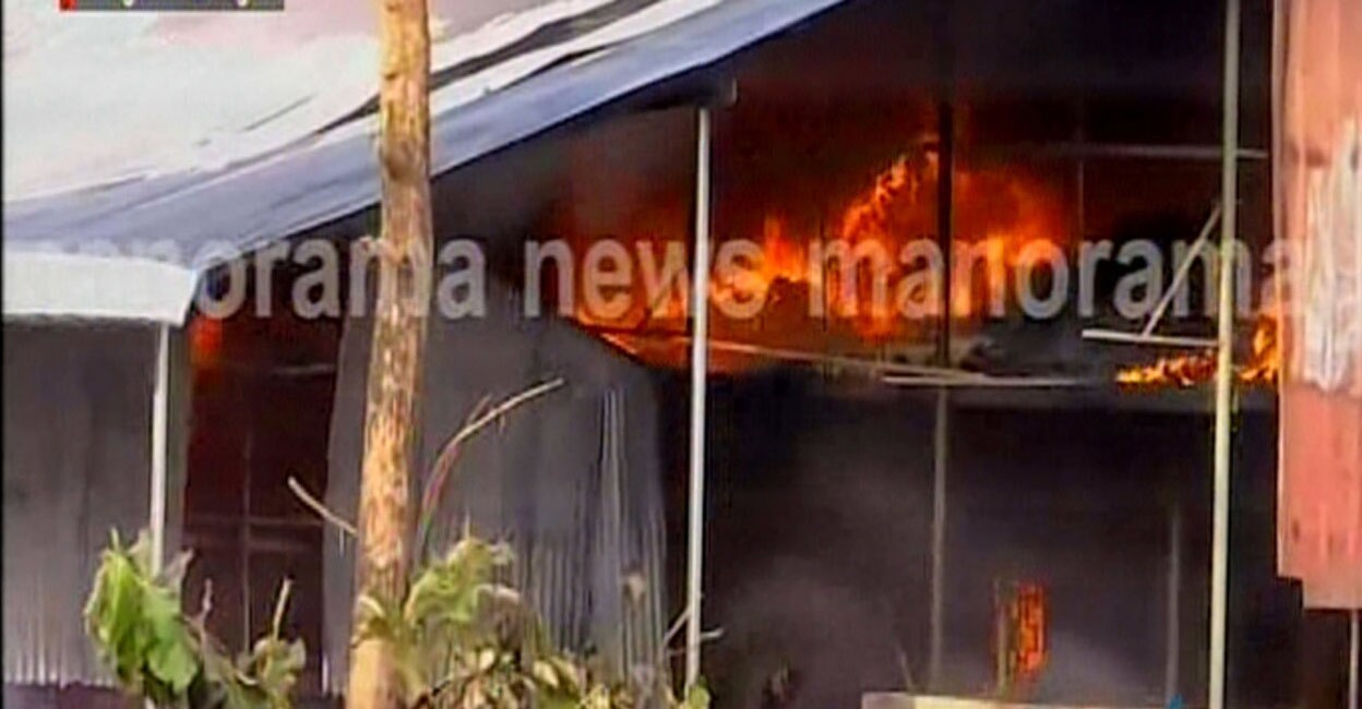 fire-vazhutakad-aquarium fire-vazhutakad-aquarium