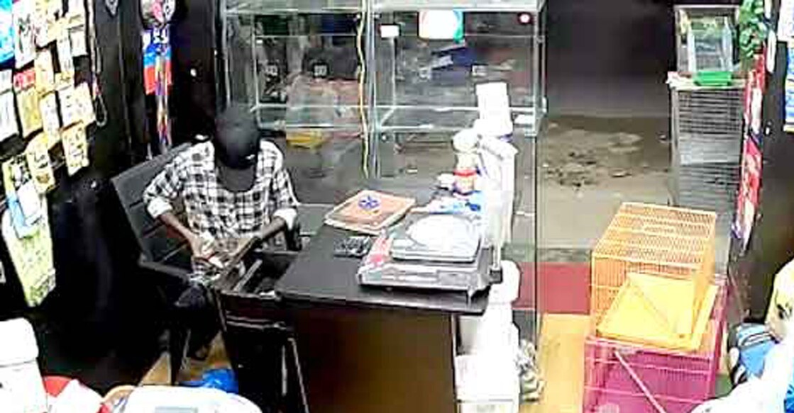 CCTV visuals of the 17-year-old boy stealing money from a shop in Elathur police station limits. Photo: Manorama Online