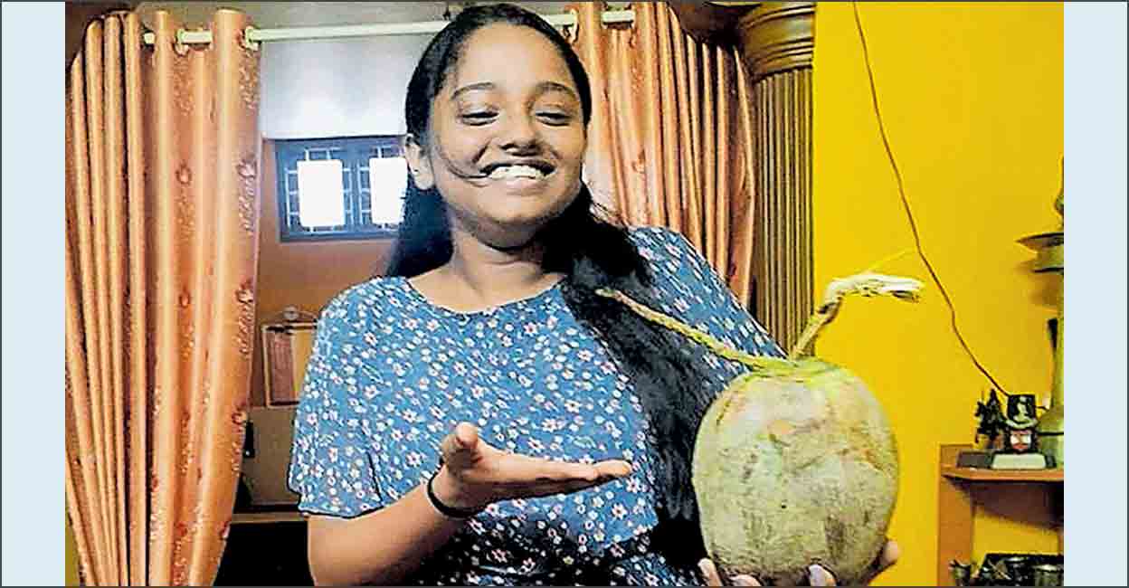 രക്ഷിച്ചത് കരാട്ടെയും ഇൗ തേങ്ങയും: വീട്ടിലെത്തിയ അക്രമിയെ തുരത്തിയ വിദ്യാർഥിനി അനഘ സംഭവം വിശദീകരിക്കുന്നു.