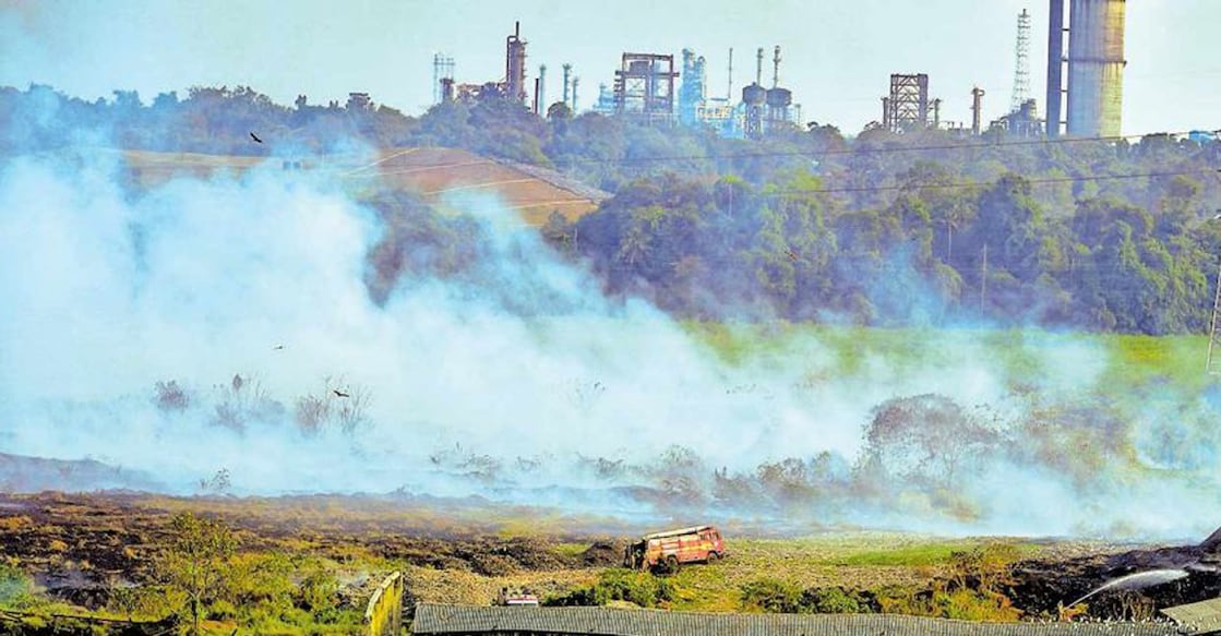 brahmapuram-main Smoke emerging from the fire incident at Brahmapuram waste dump yard in Kochi. Photo: Manorama Online