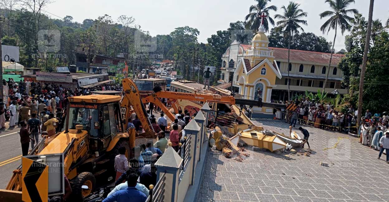 ksrtc-bus-accident-konni-98 An excavator clears the debris of the accident at Konni on Saturday, March 11, 2023. Photo: Manorama
