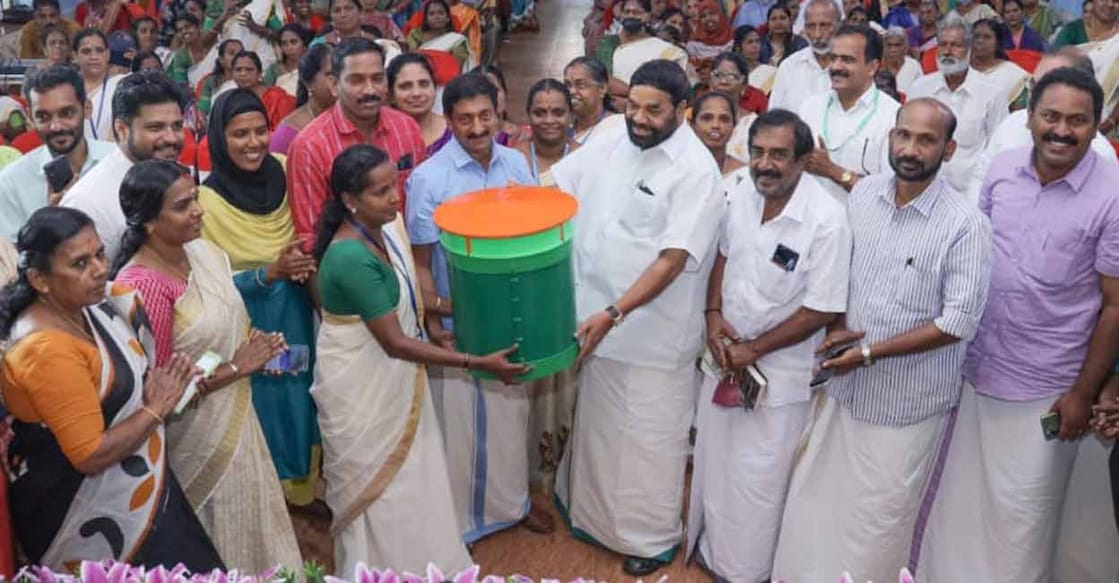geebin-vasavan Kerala's Minister for Co-operaton, VN Vasavan, hands over Geebin to members of Vazhoor Grama Panchayat. Photo: Facebook/@FOABSolutions