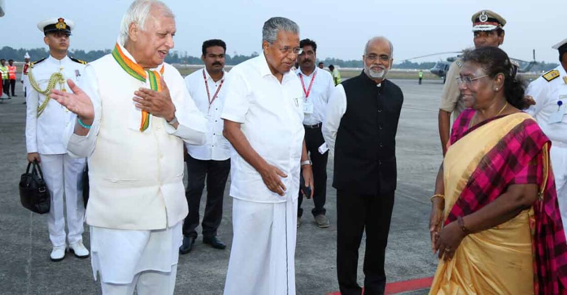 Governor Arif Mohammed Khan and Chief Minister Pinarayi Vijayan give a send-off to President Droupadi Murmu after her Kochi visit on Thursday. Photo: PRD