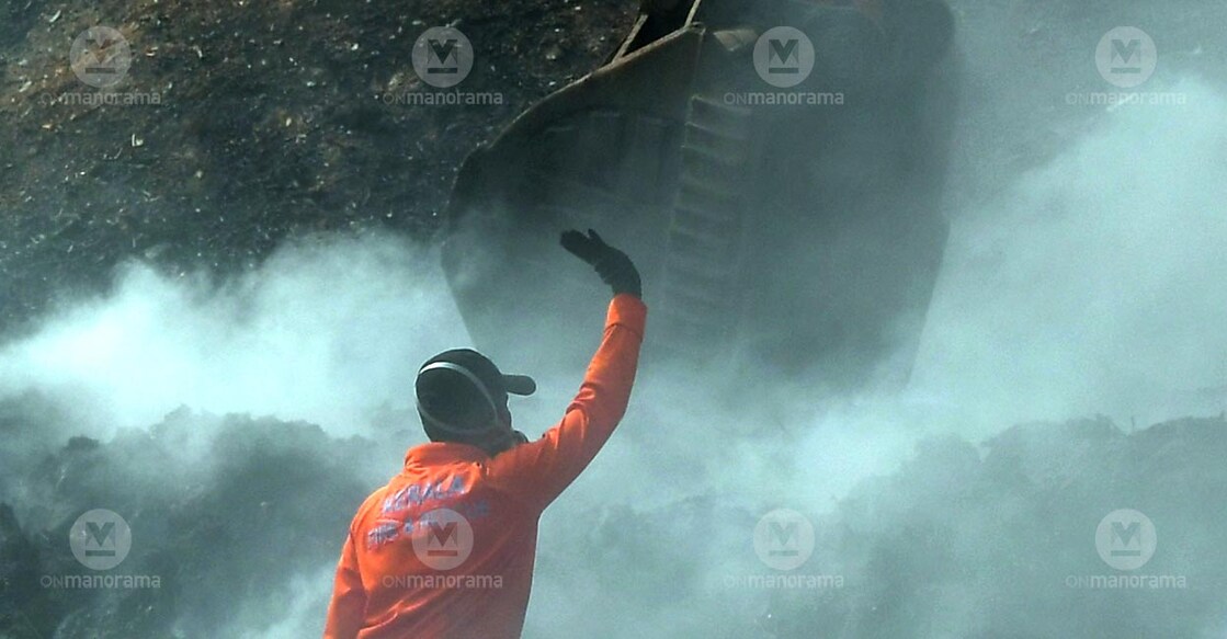 Fire and rescue personnel attempt to douse fire at Brahmapuram solid waste plant. Photo: Josekutty Panackal/Manorama