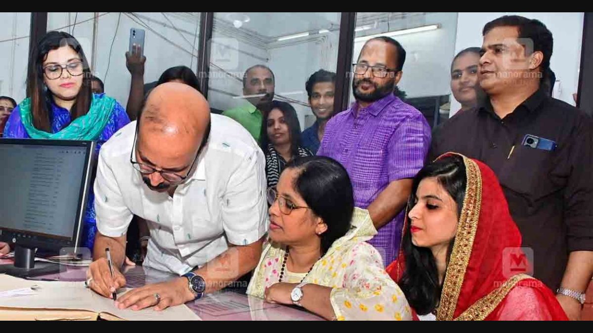 Advocate Shukkur and wife Sheena remarry under Special Marriage Act to  secure daughters' future | Manorama English