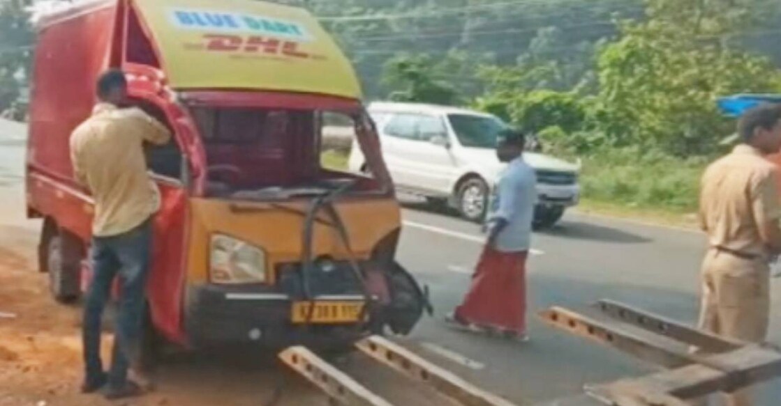 A van carrying parcels rammed into the pedestrians on Thodupuzha-Moovattupuzha road. Photo: Screengrab/ Manorama