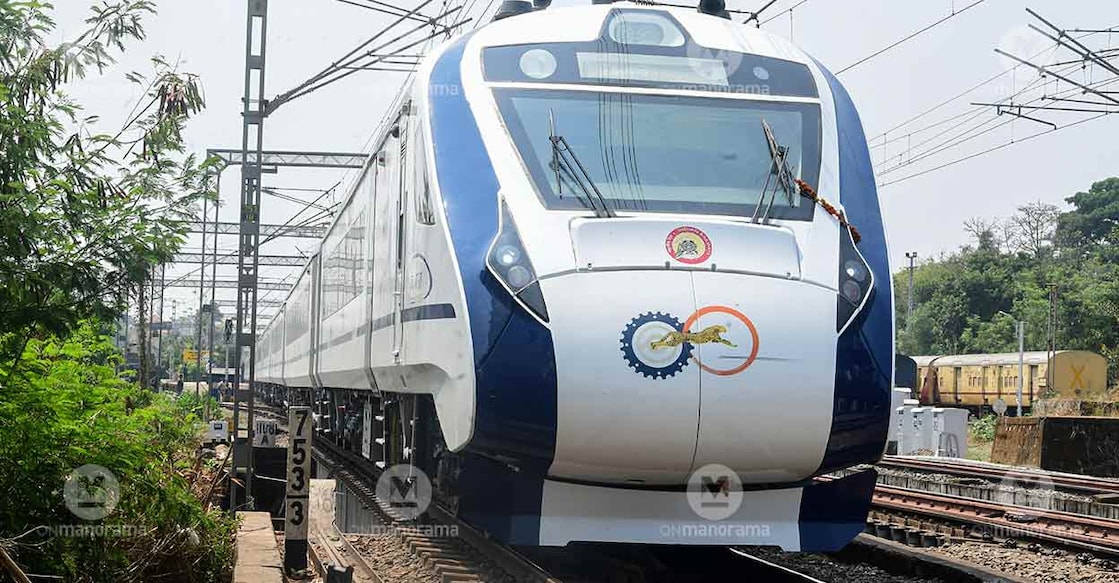 Vande Bharat Express train reaches Kannur during trial run. Photo: Manorama