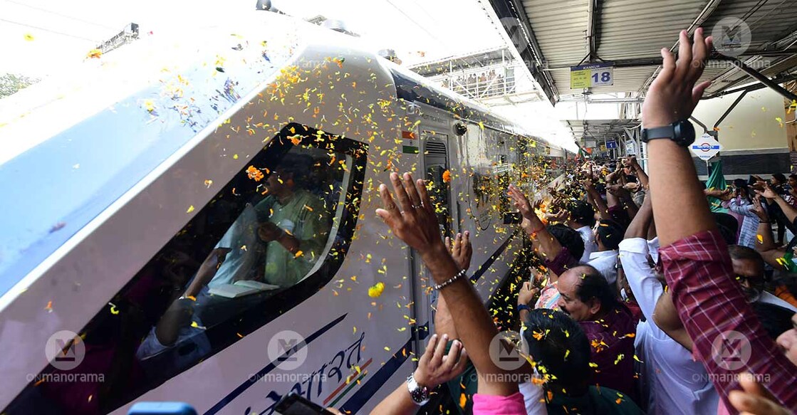 Vande Bharat Express train reaches Kannur during trial run. Photo: Manorama